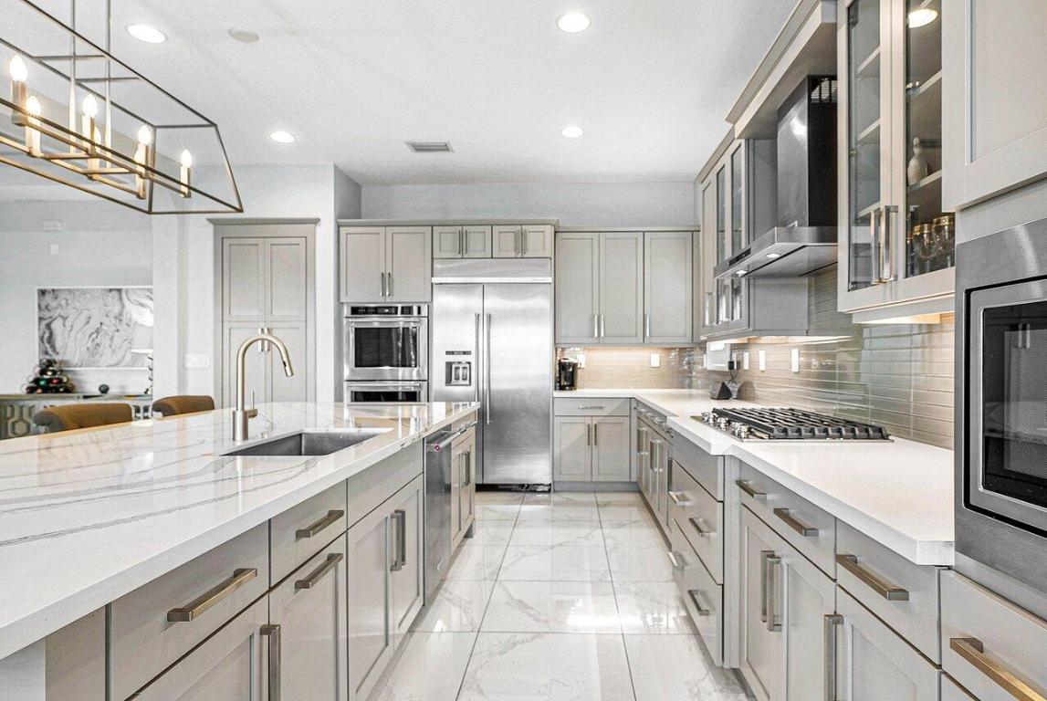 11025 Meridian Drive S