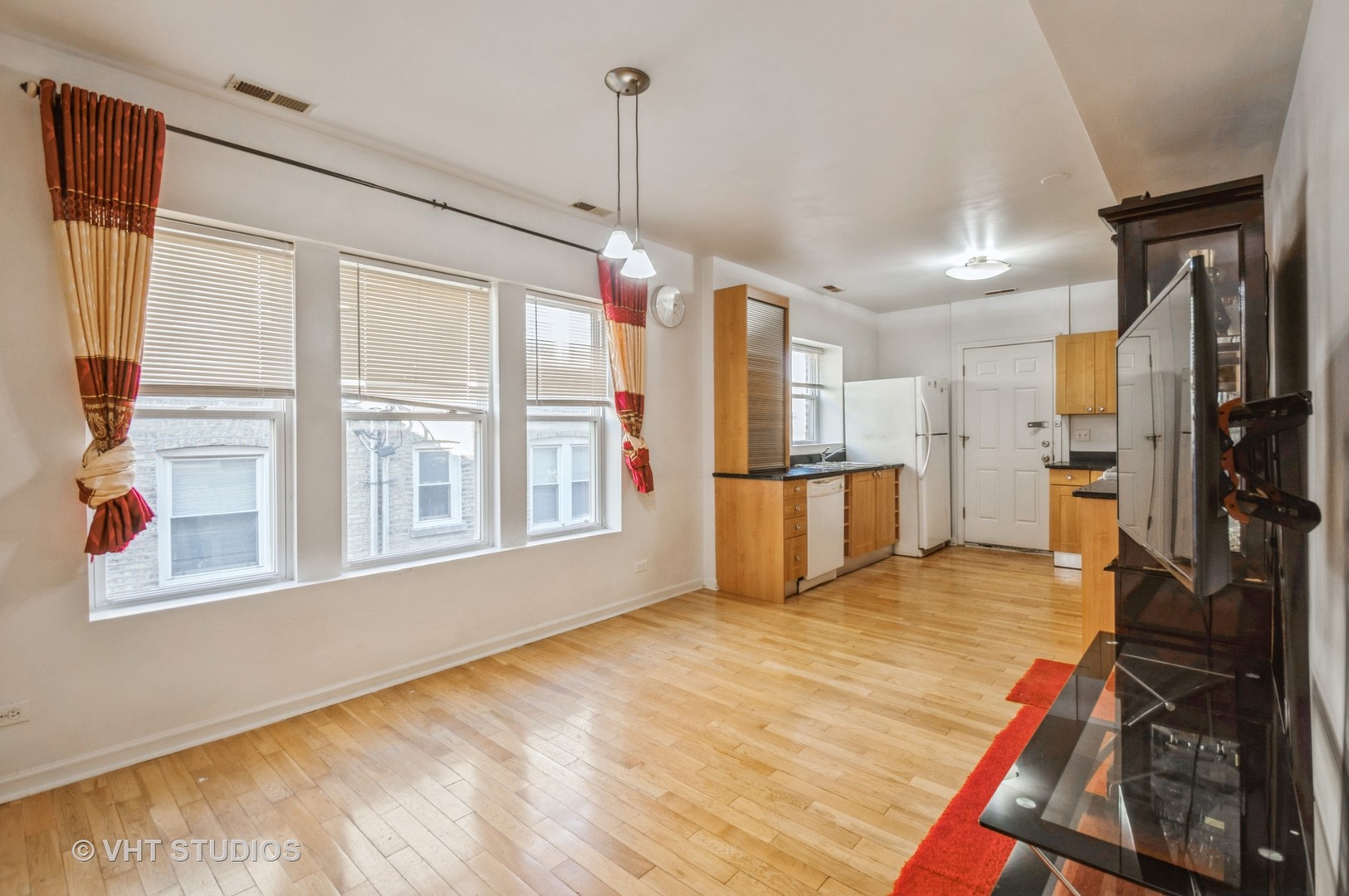 6318 N Richmond Street Unit: 2B