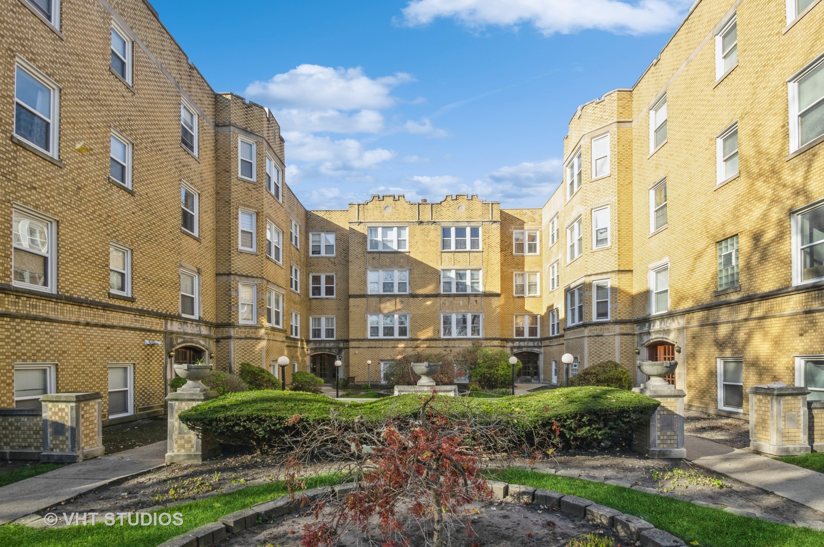 6318 N Richmond Street Unit: 2B