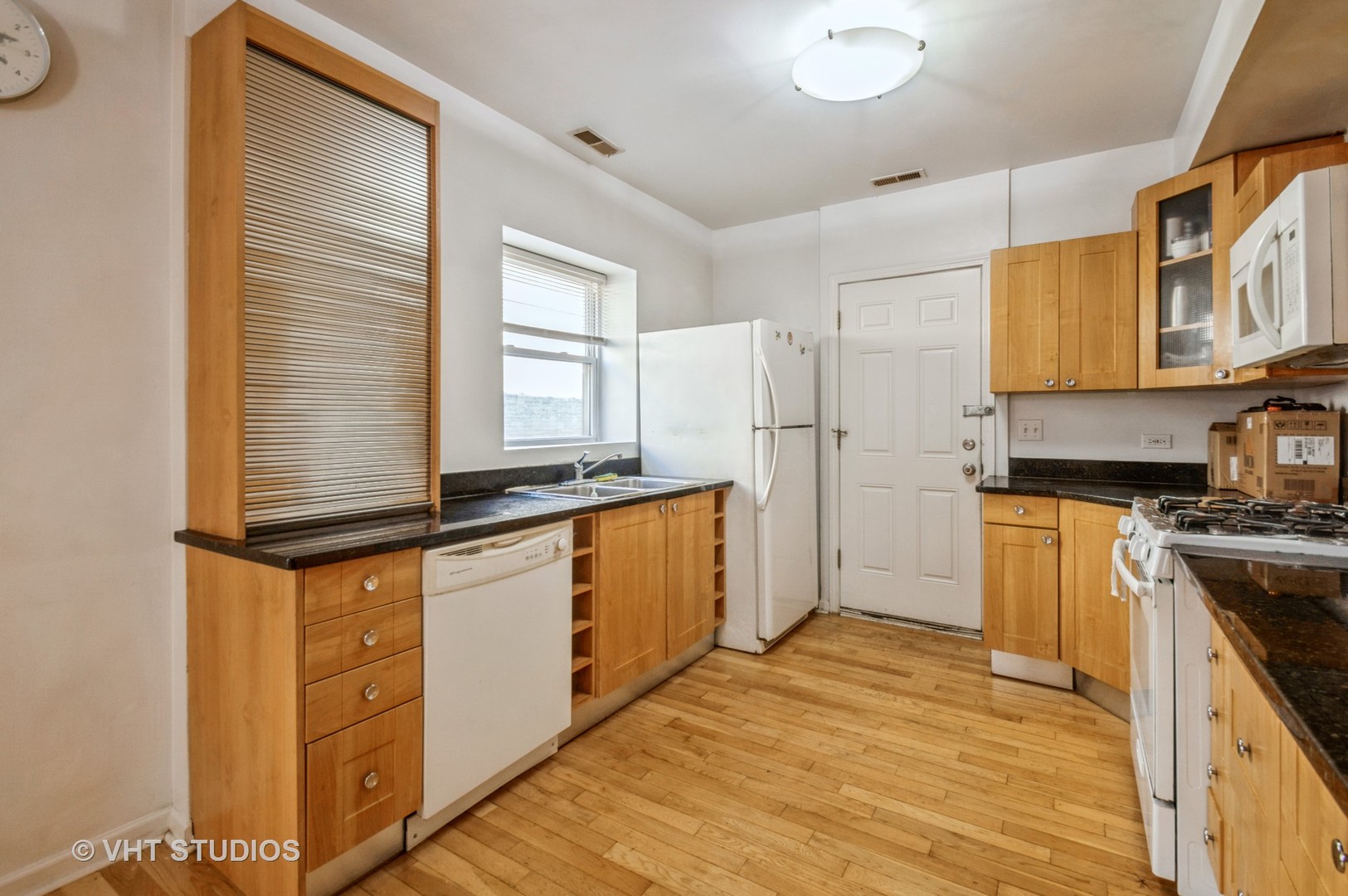 6318 N Richmond Street Unit: 2B