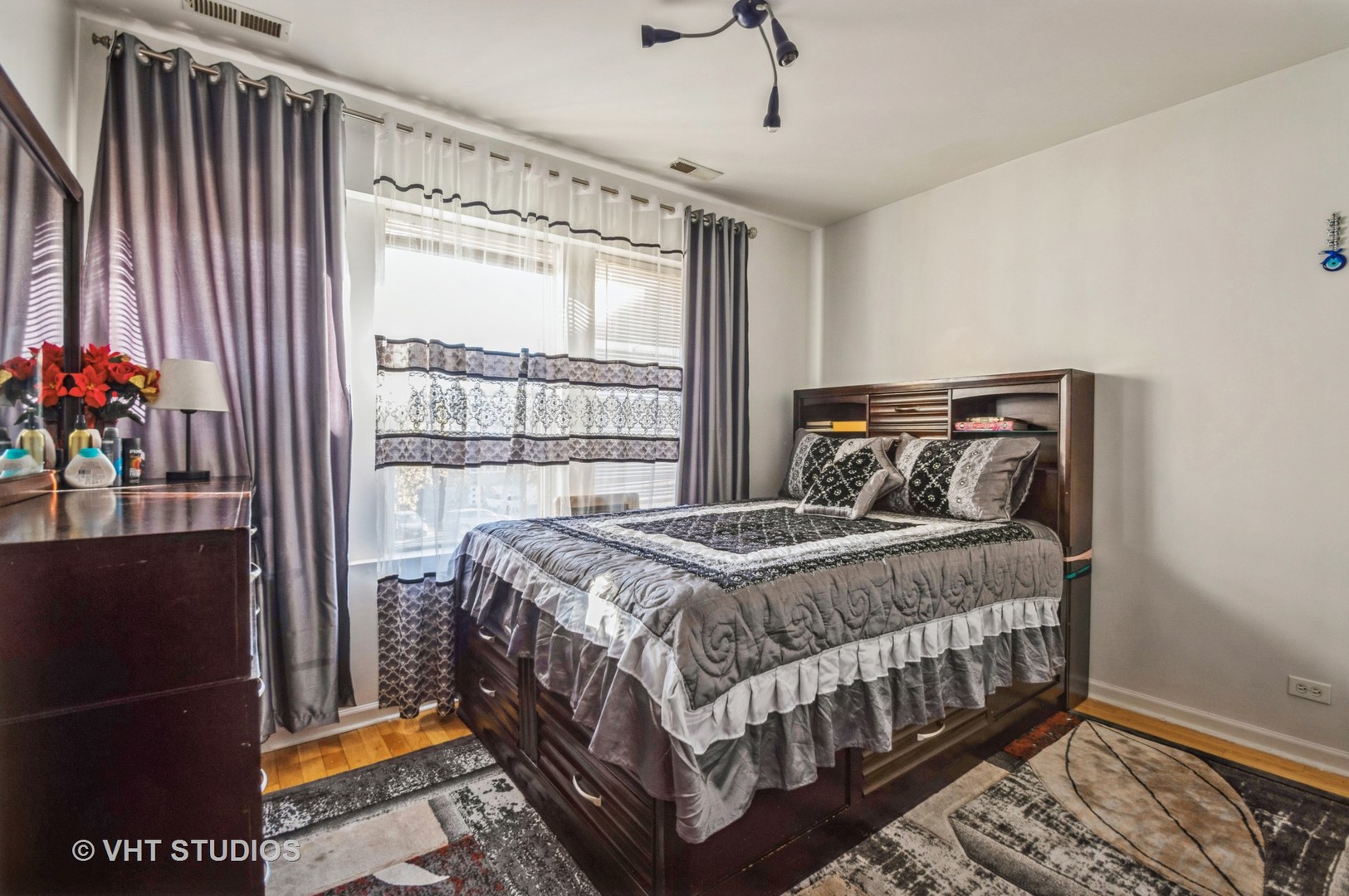 6318 N Richmond Street Unit: 2B
