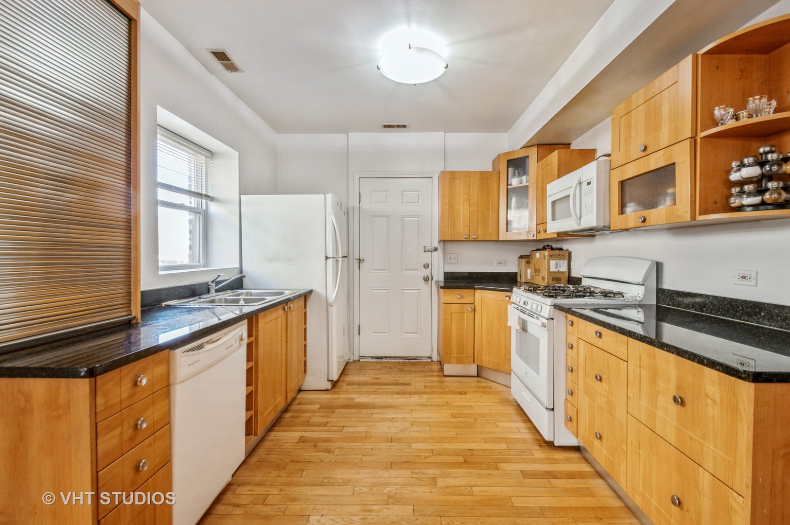 6318 N Richmond Street Unit: 2B