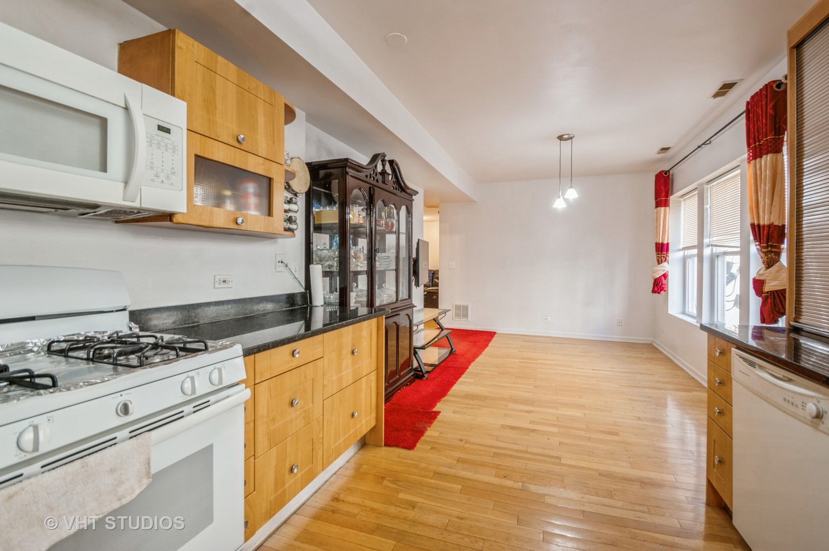 6318 N Richmond Street Unit: 2B