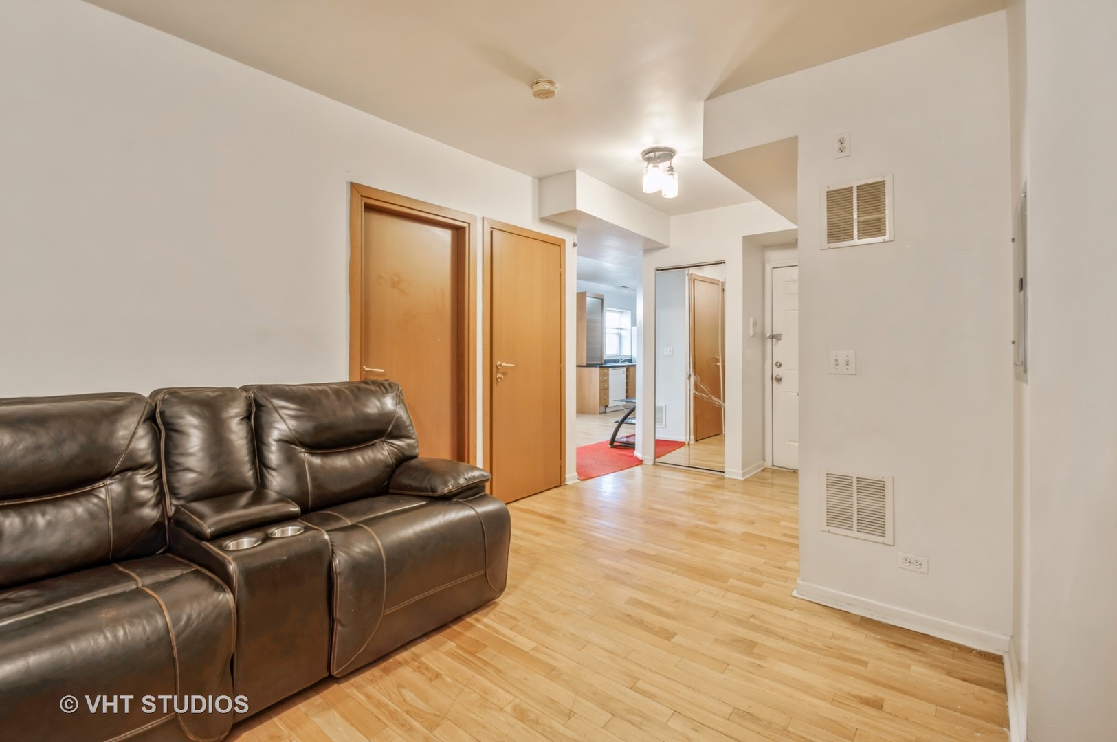 6318 N Richmond Street Unit: 2B