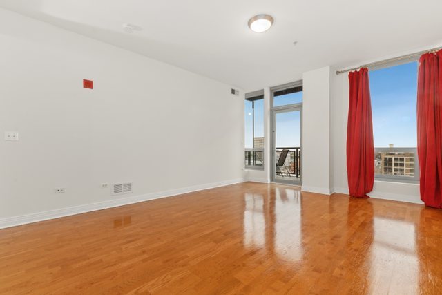 565 W Quincy Street Unit: 1508