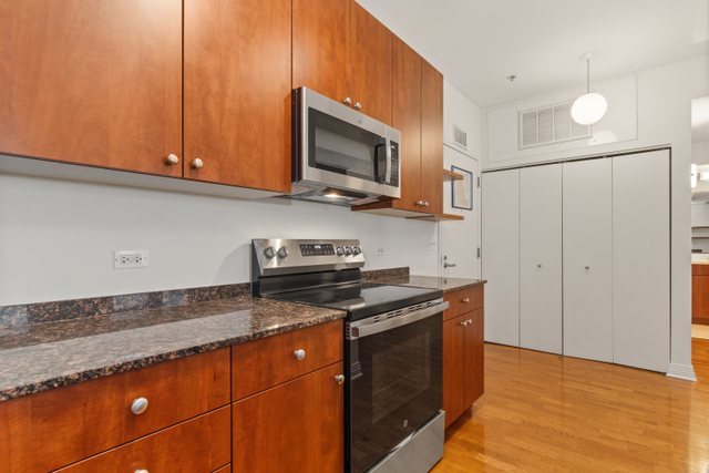 565 W Quincy Street Unit: 1508