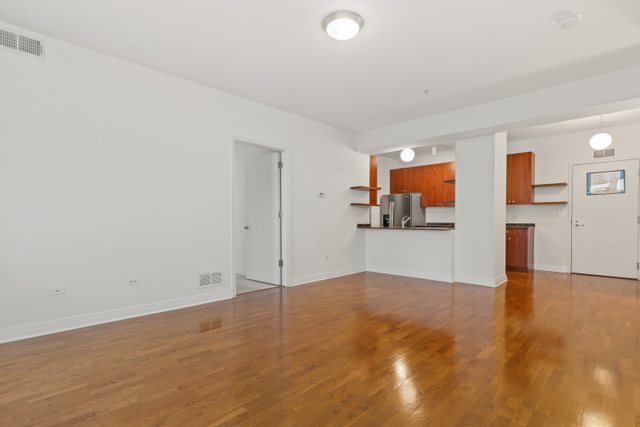 565 W Quincy Street Unit: 1508