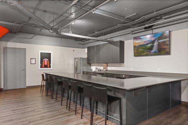 565 W Quincy Street Unit: 1508