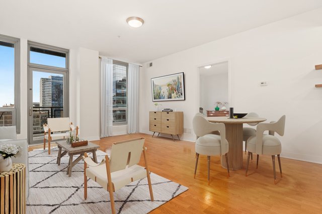 565 W Quincy Street Unit: 1508