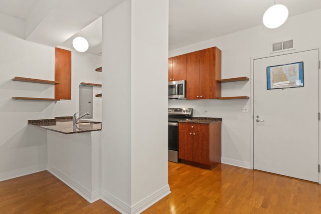 565 W Quincy Street Unit: 1508