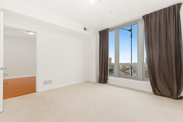 565 W Quincy Street Unit: 1508