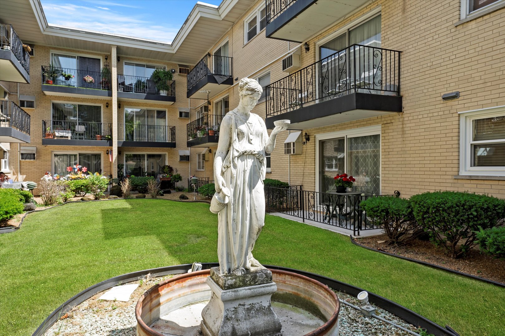 6161 W Higgins Avenue Unit: 107