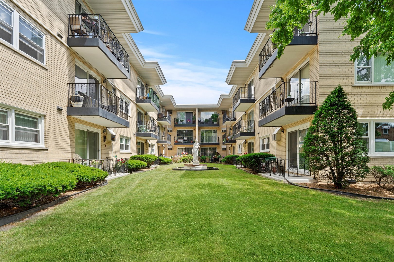 6161 W Higgins Avenue Unit: 107