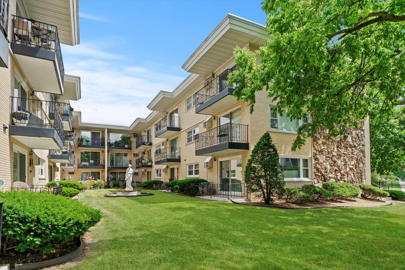 6161 W Higgins Avenue Unit: 107