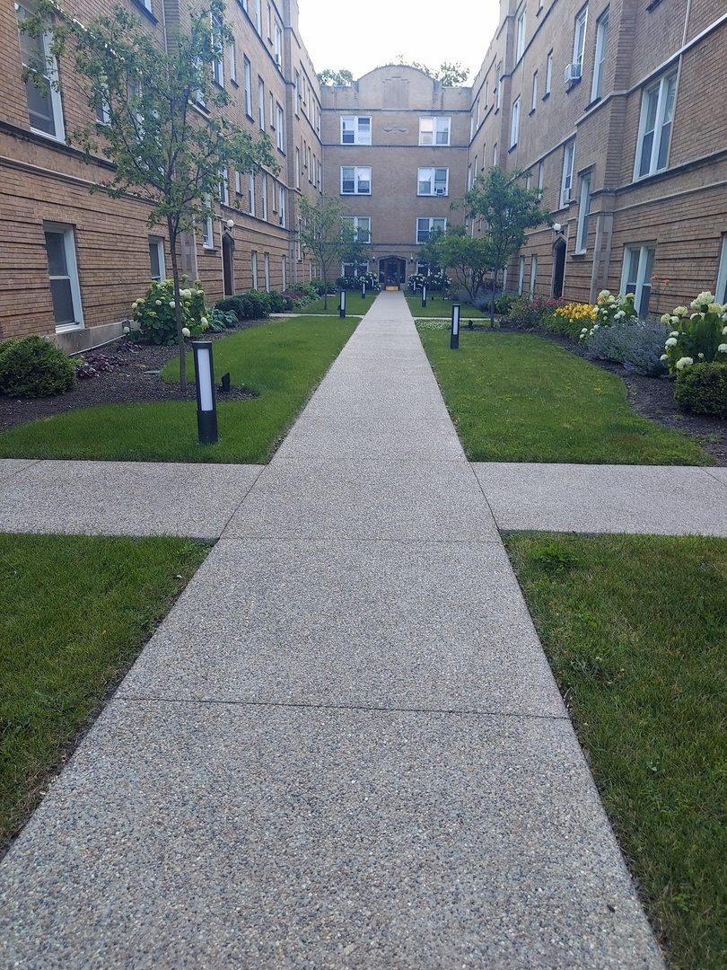5750 S Stony Island Avenue Unit: 3-6