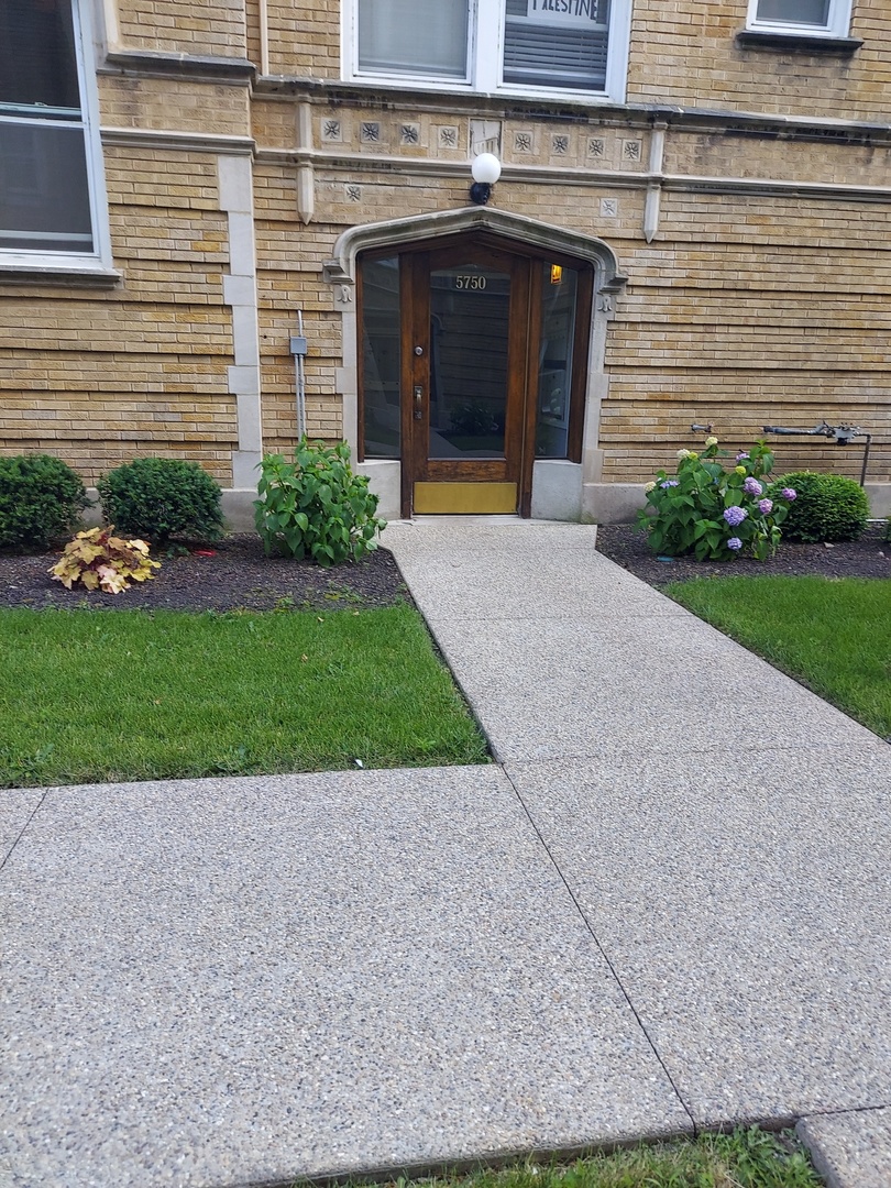 5750 S Stony Island Avenue Unit: 3-6