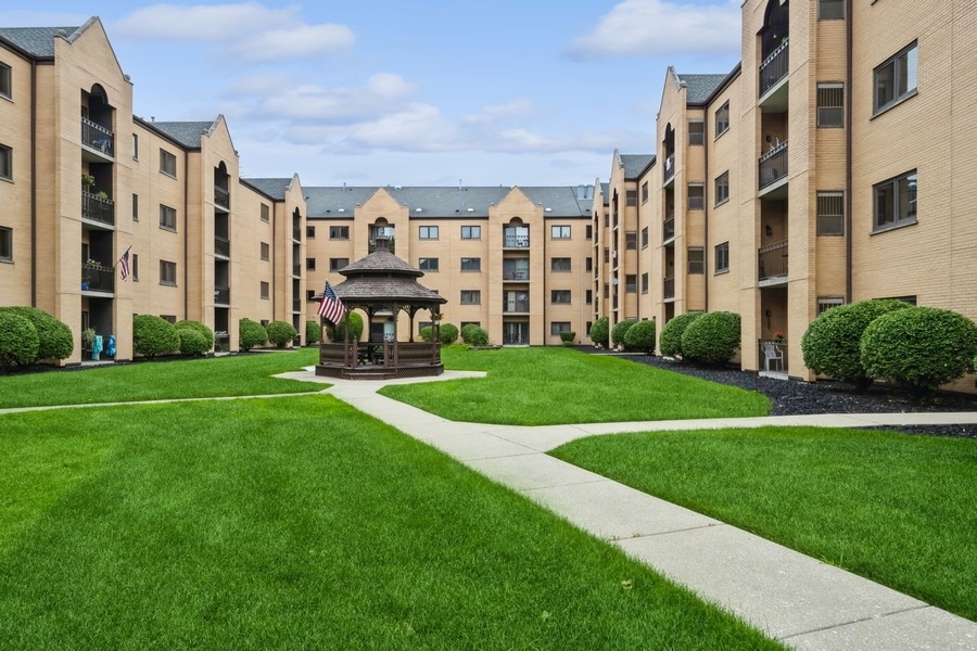 7400 W Lawrence Avenue Unit: 329