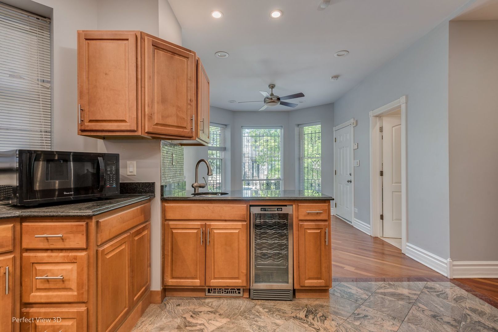 1437 N WASHTENAW Avenue Unit: 1