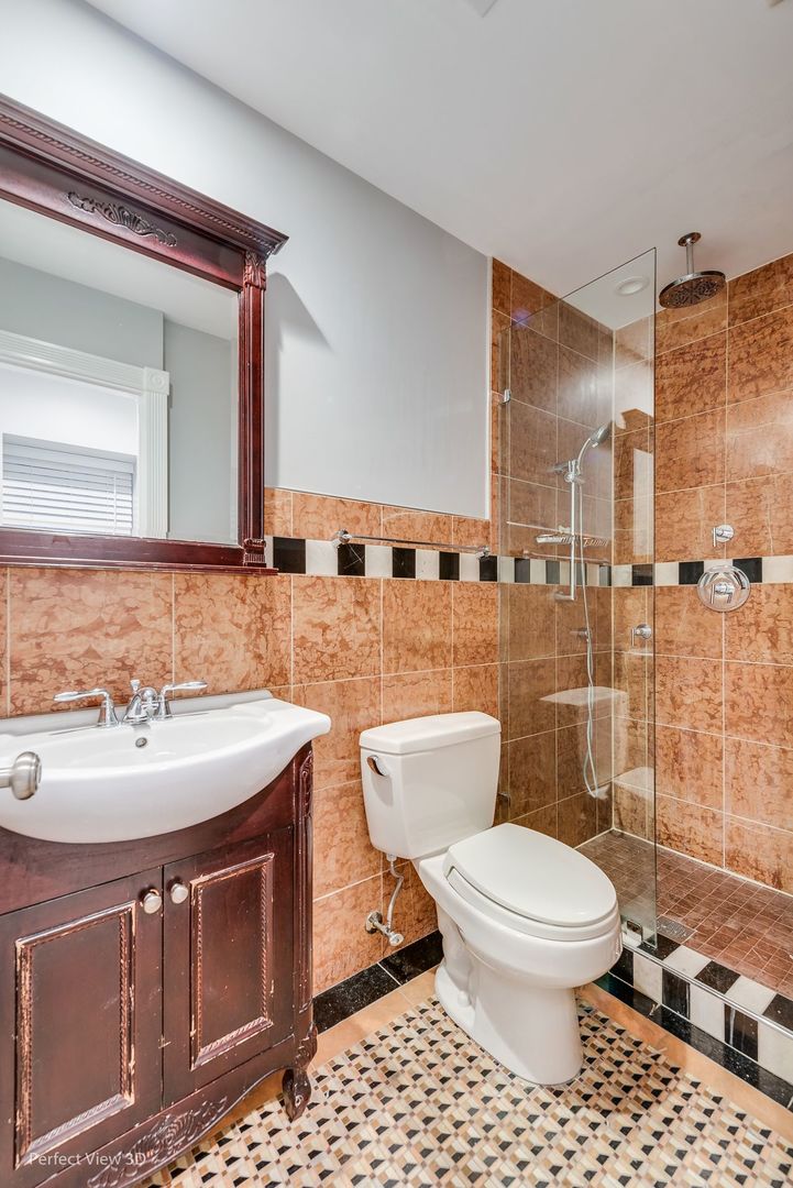 1437 N WASHTENAW Avenue Unit: 1