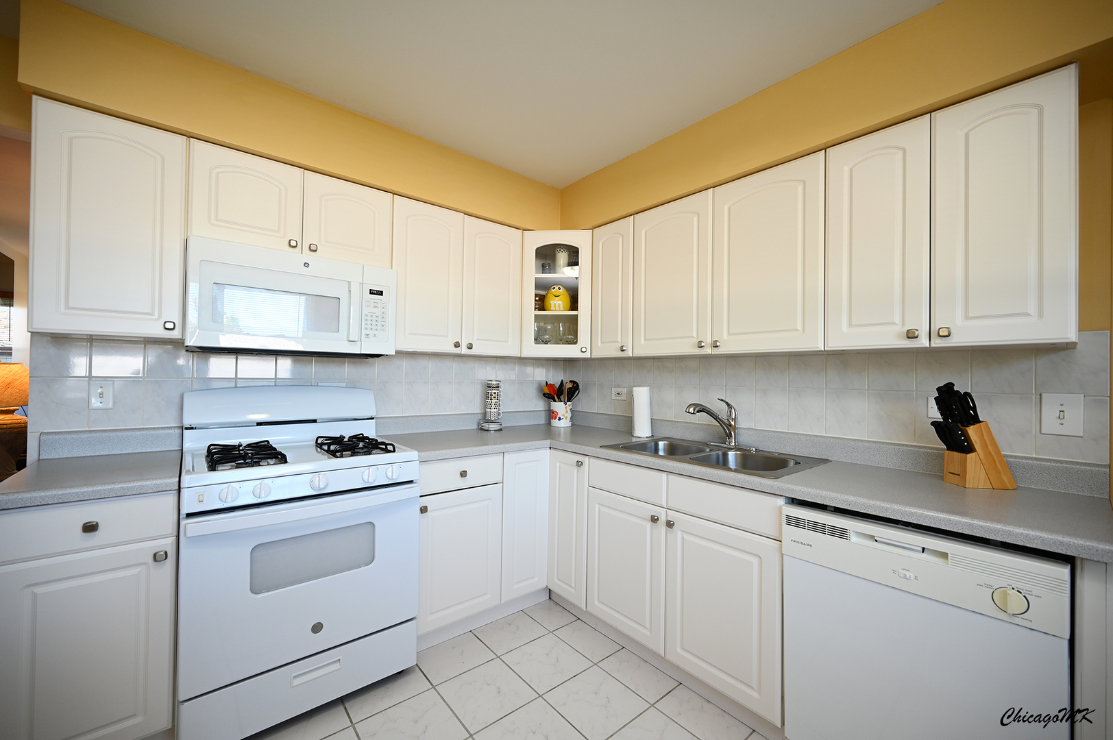 7020 W DIVERSEY Avenue Unit: 3