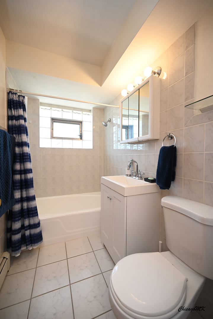 7020 W DIVERSEY Avenue Unit: 3