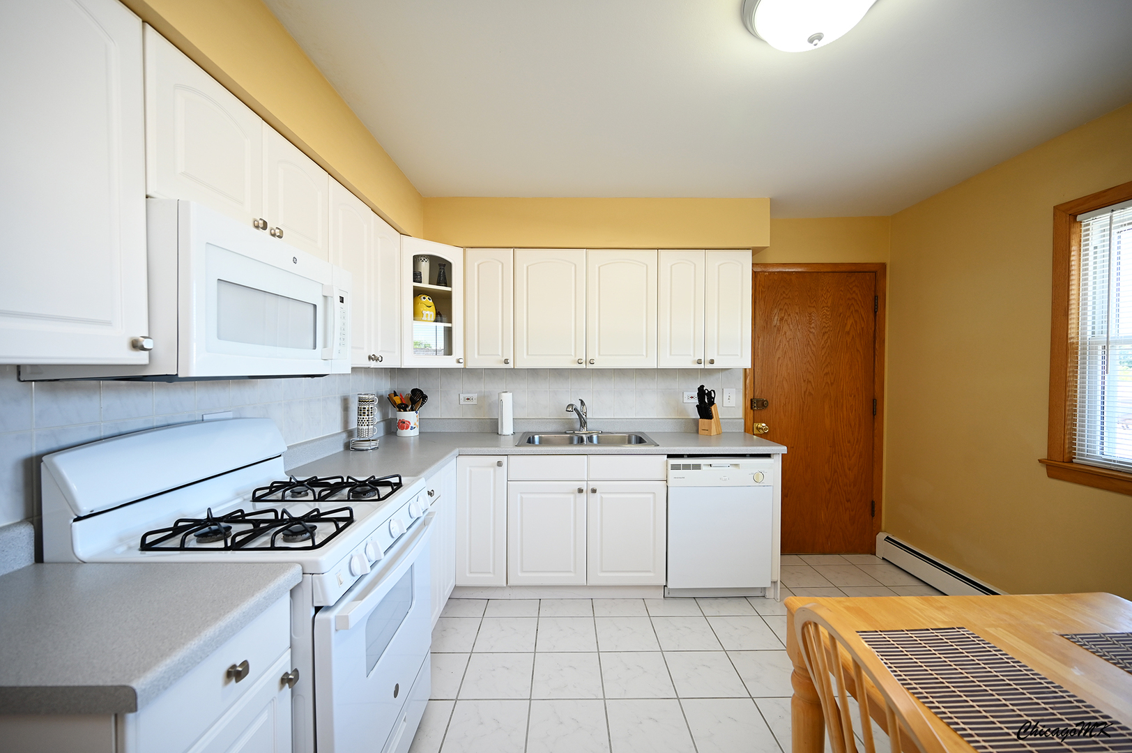 7020 W DIVERSEY Avenue Unit: 3