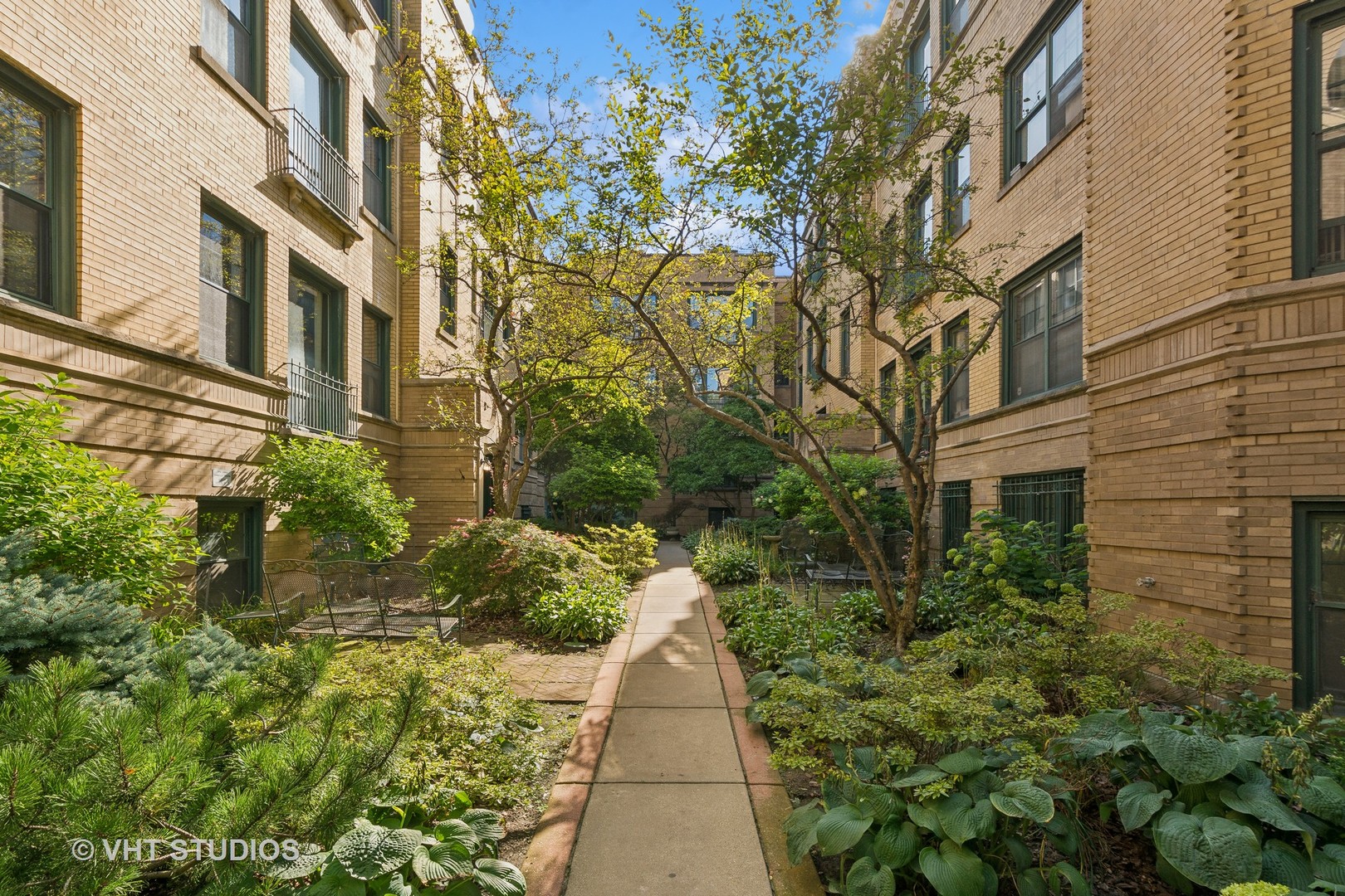 7029 N SHERIDAN Road Unit: 3