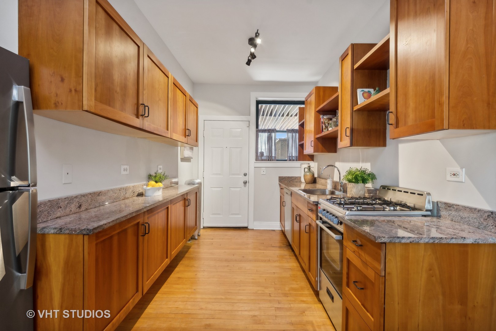7029 N SHERIDAN Road Unit: 3