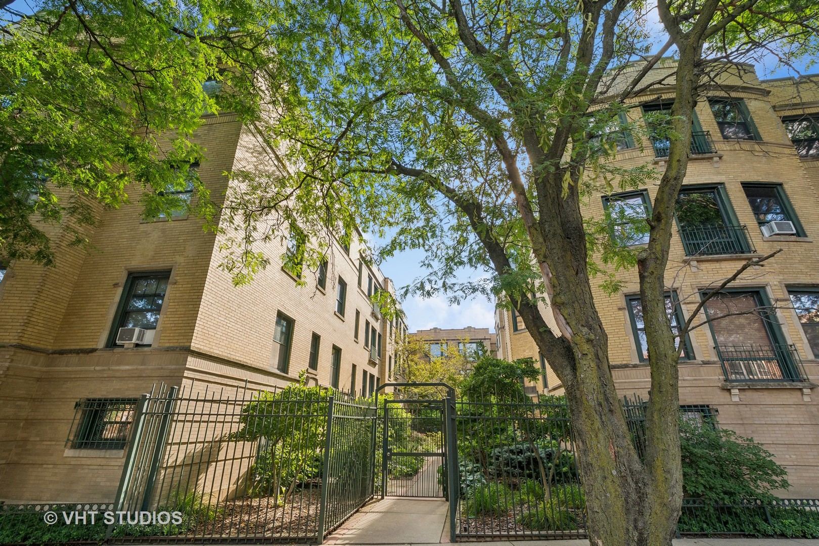 7029 N SHERIDAN Road Unit: 3