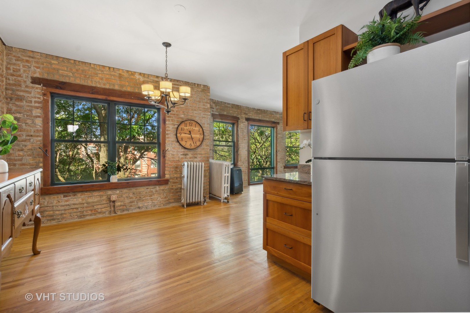 7029 N SHERIDAN Road Unit: 3