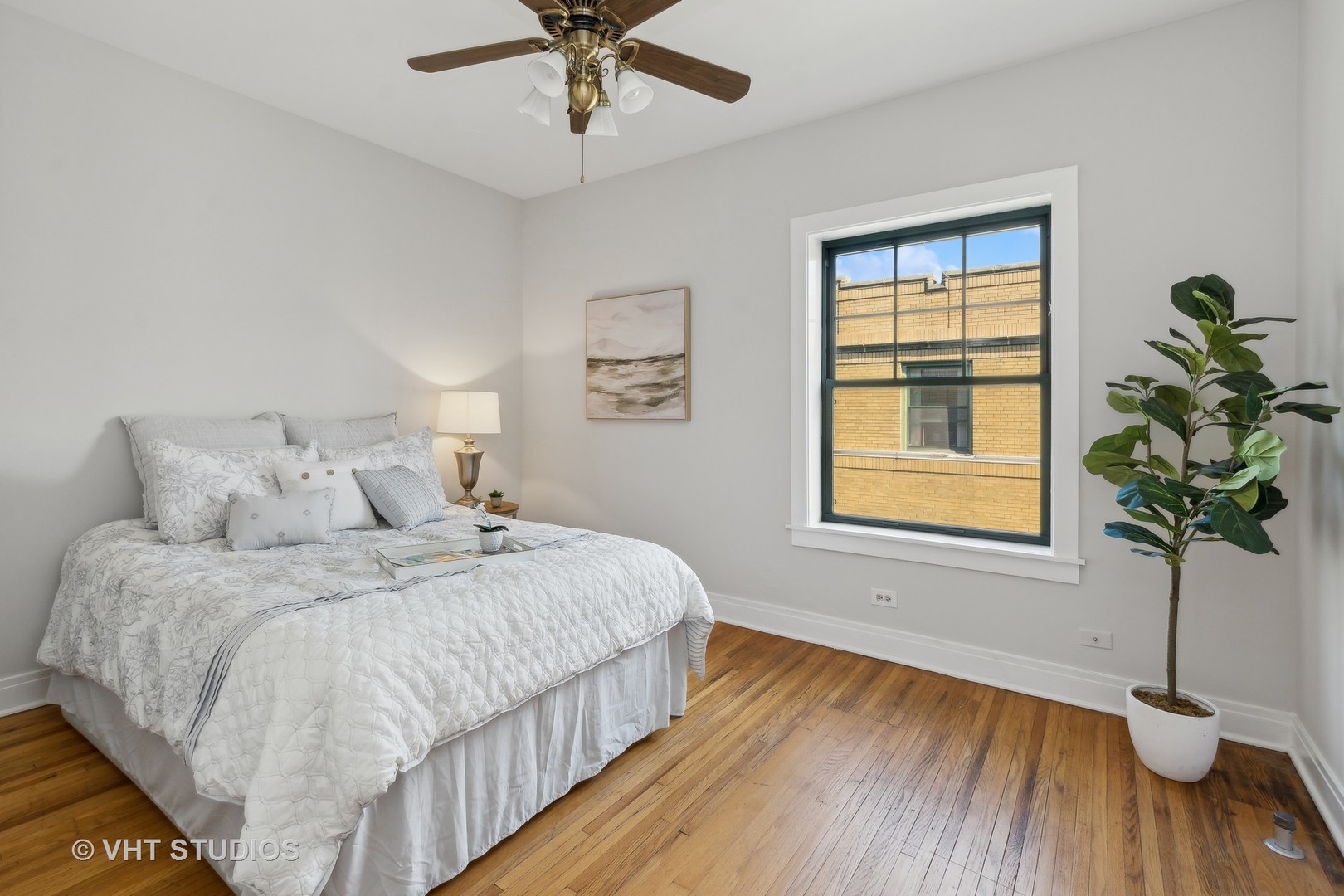 7029 N SHERIDAN Road Unit: 3