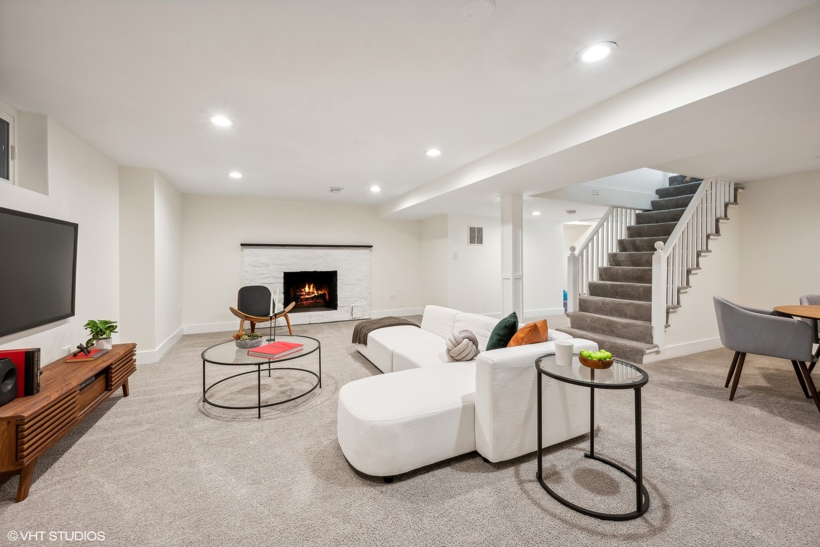 2939 W Ardmore Avenue