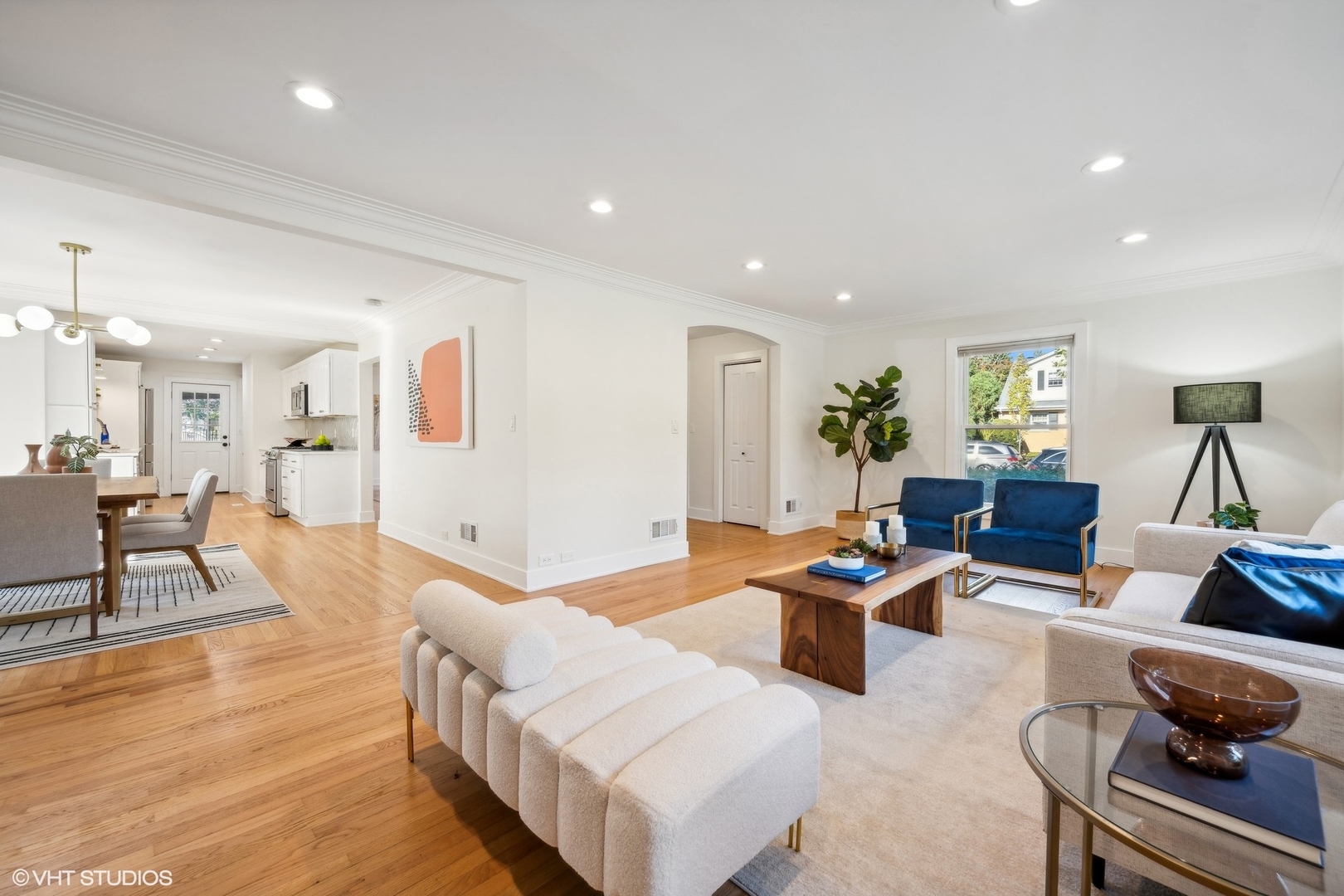 2939 W Ardmore Avenue