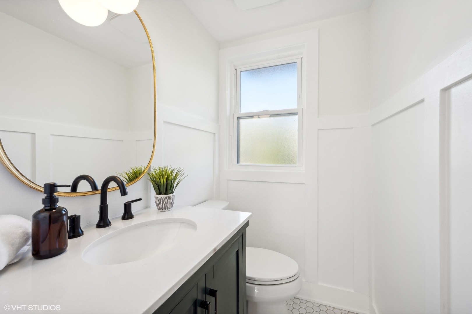 2939 W Ardmore Avenue