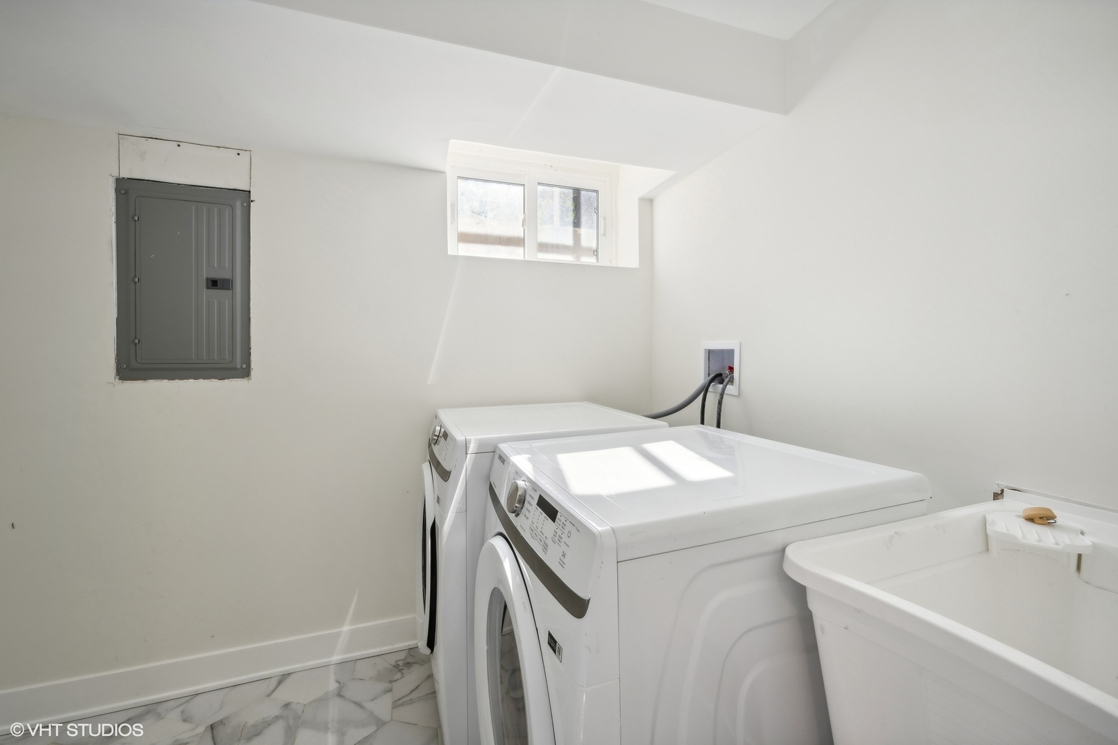 2939 W Ardmore Avenue