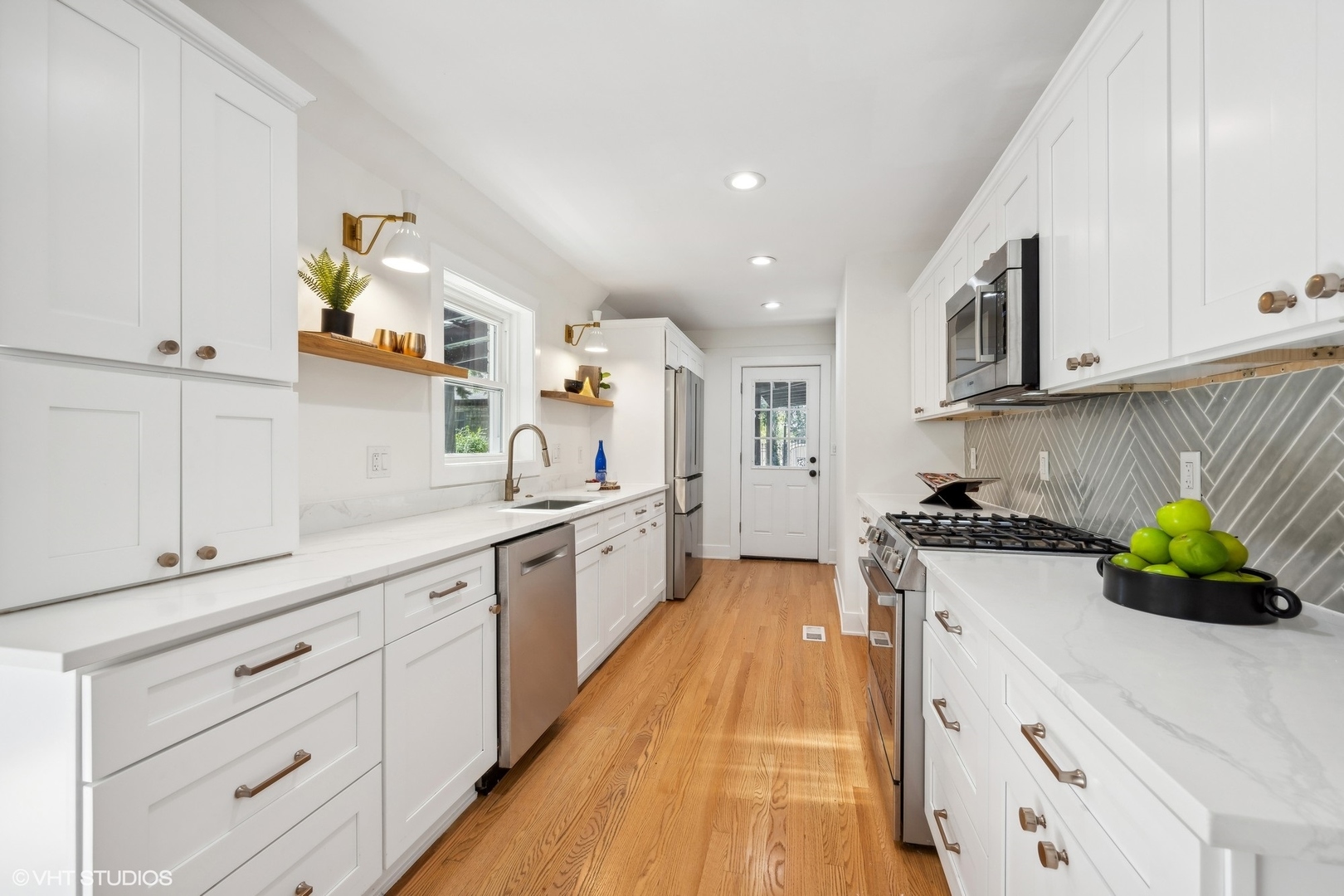 2939 W Ardmore Avenue