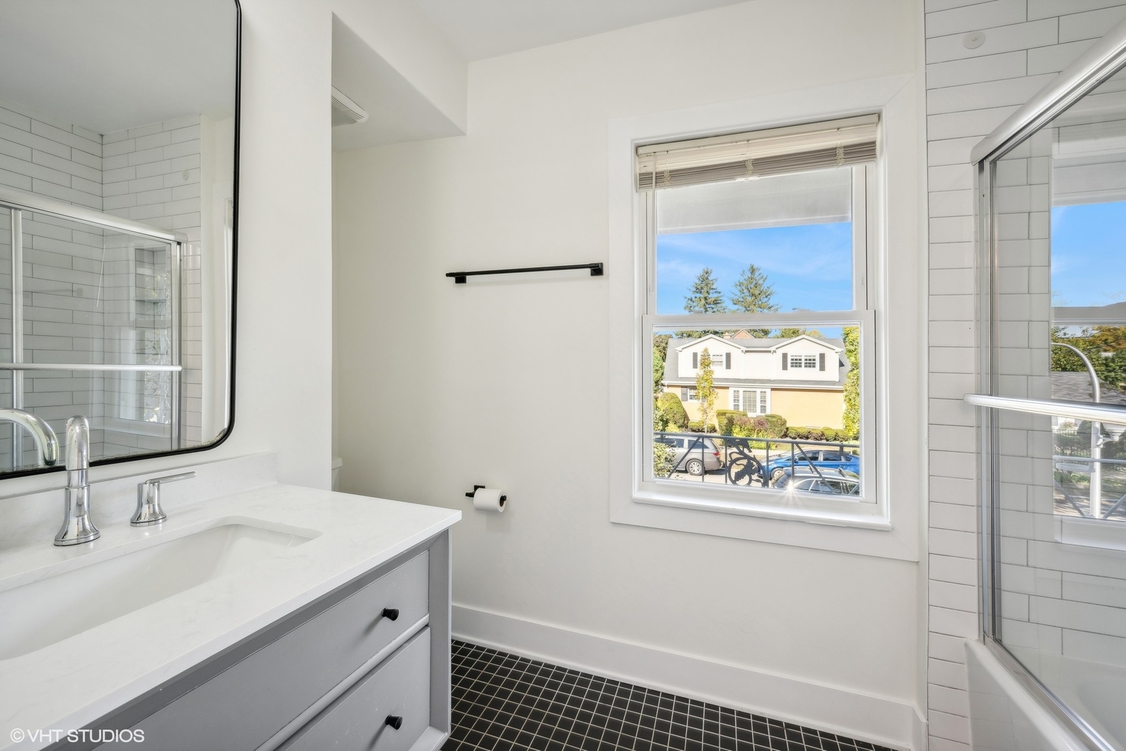 2939 W Ardmore Avenue