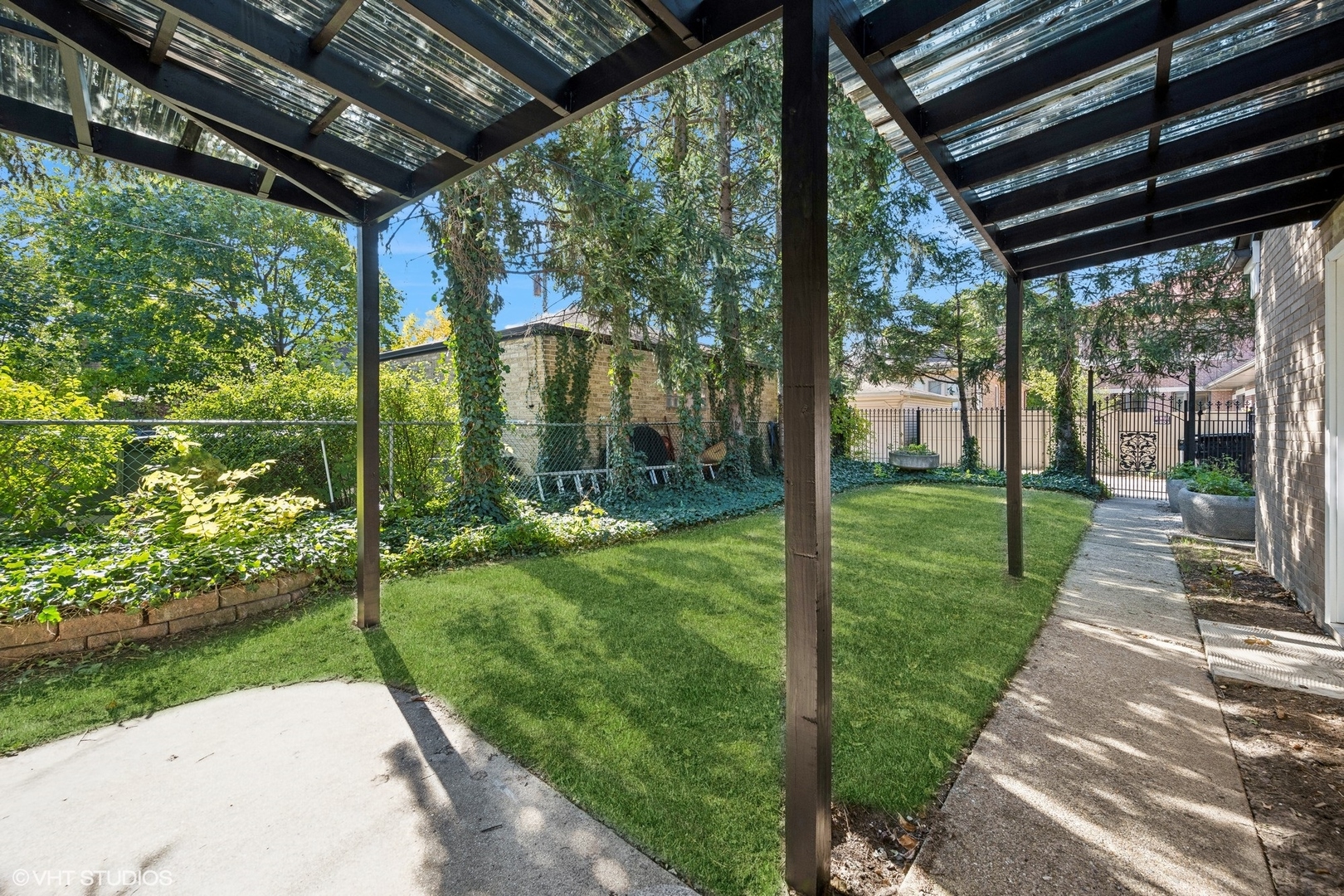 2939 W Ardmore Avenue