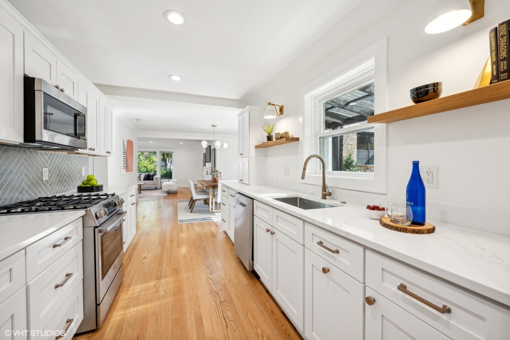 2939 W Ardmore Avenue