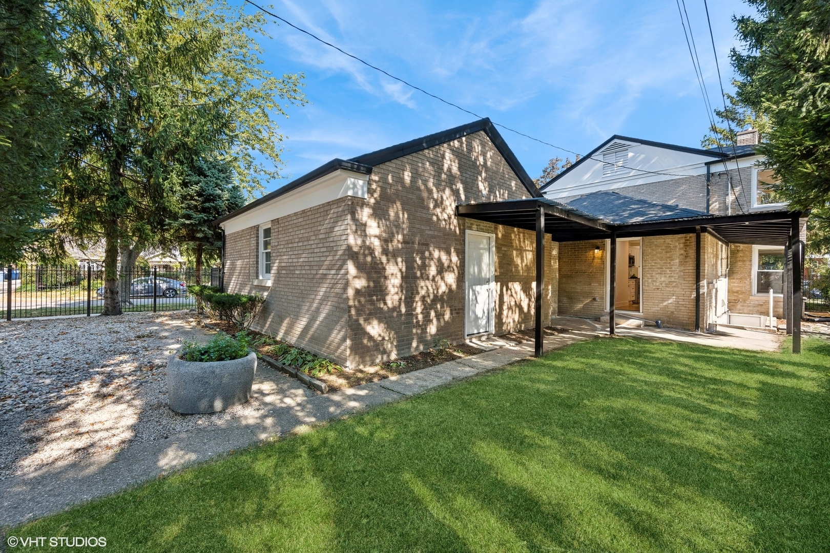 2939 W Ardmore Avenue