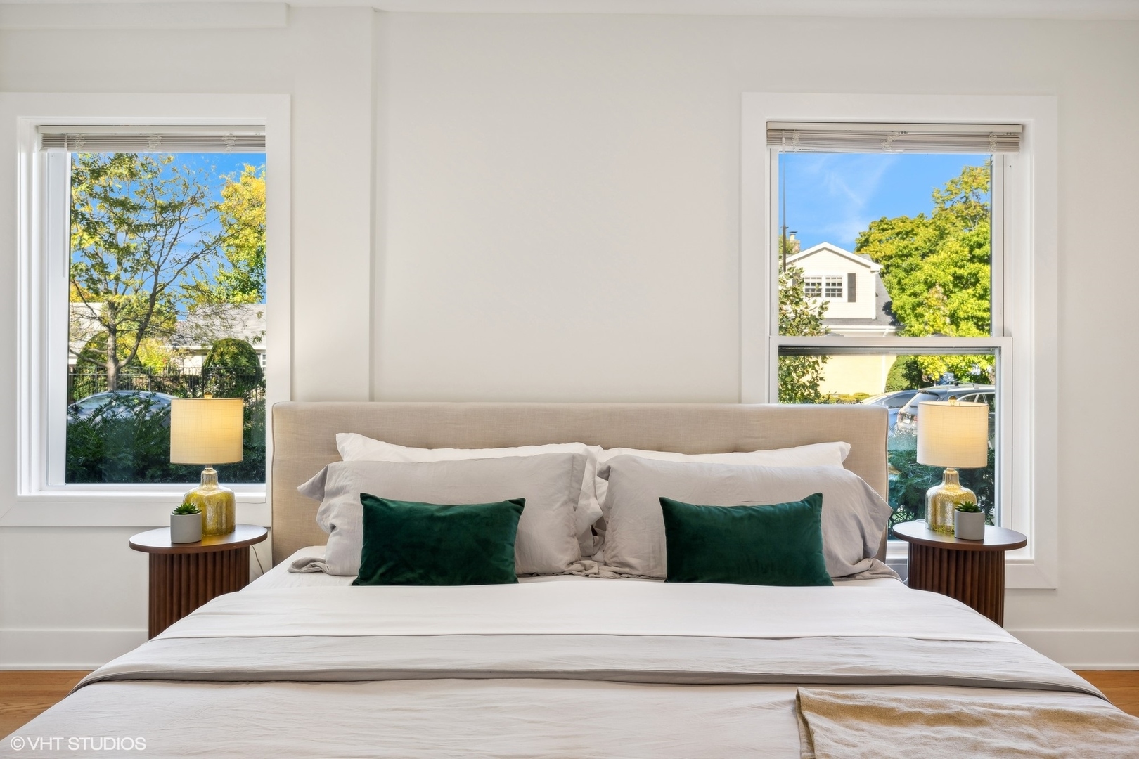 2939 W Ardmore Avenue