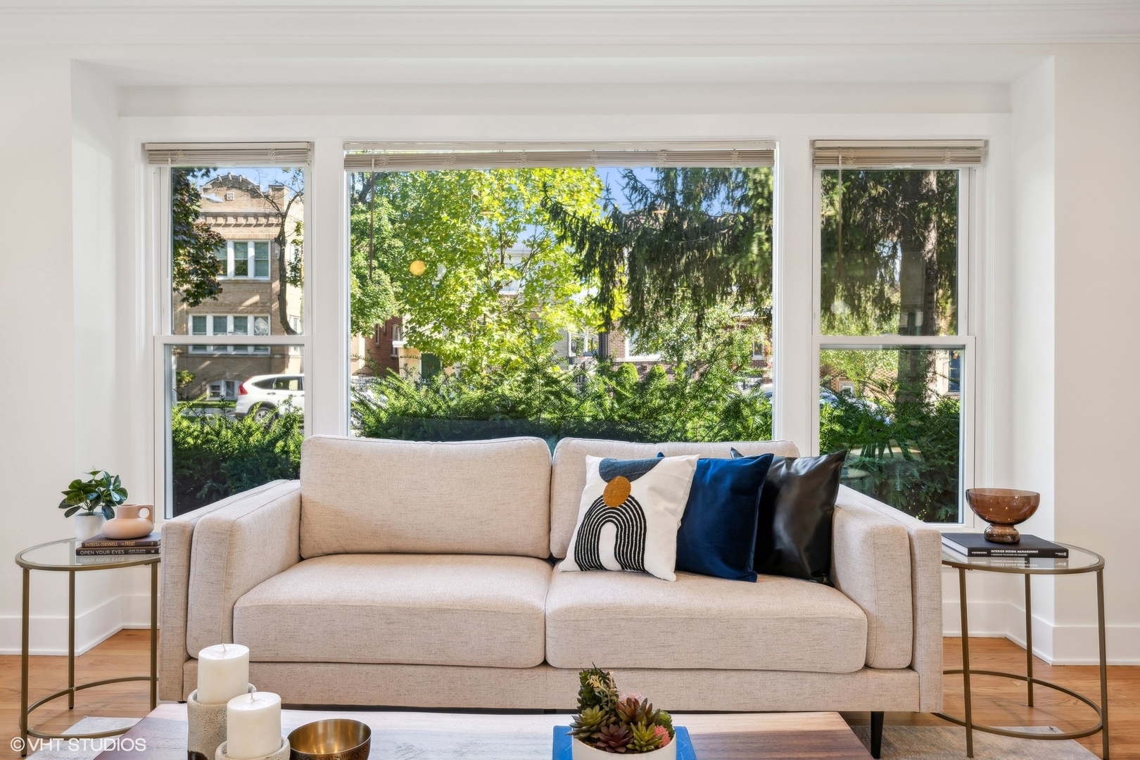 2939 W Ardmore Avenue