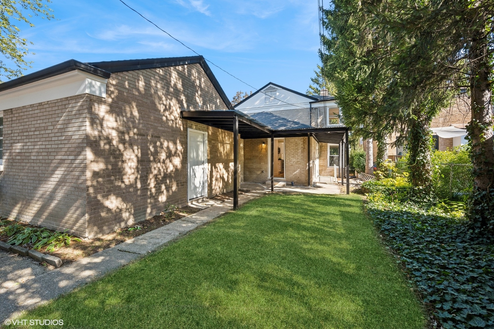 2939 W Ardmore Avenue