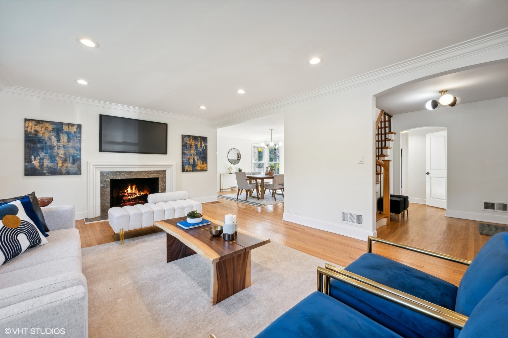 2939 W Ardmore Avenue