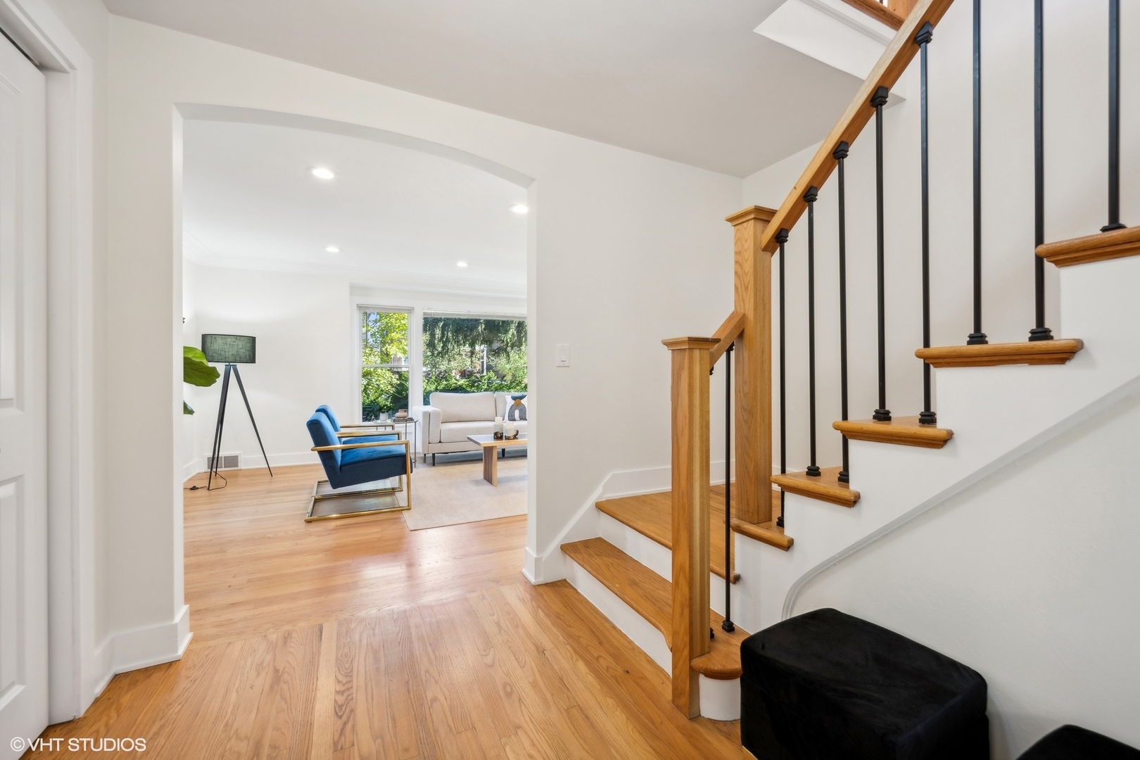 2939 W Ardmore Avenue