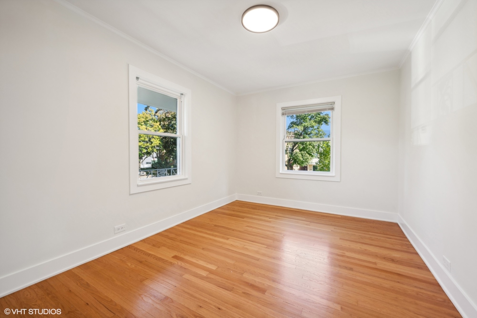 2939 W Ardmore Avenue