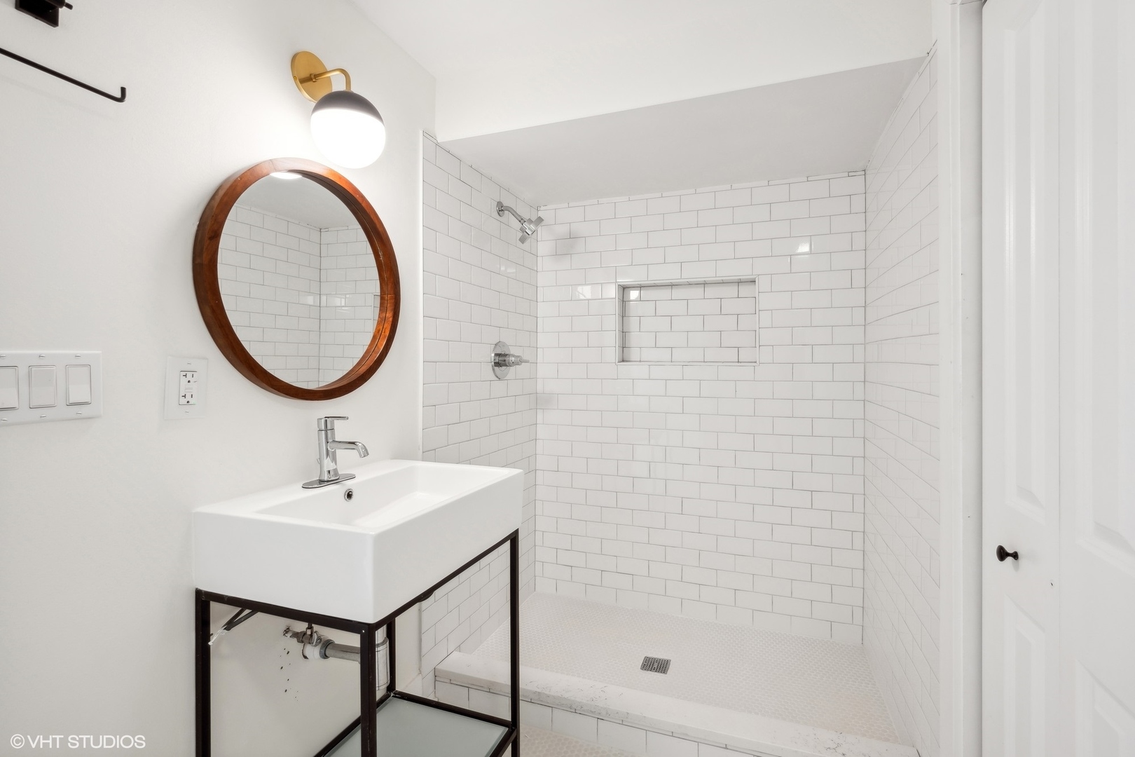 2939 W Ardmore Avenue