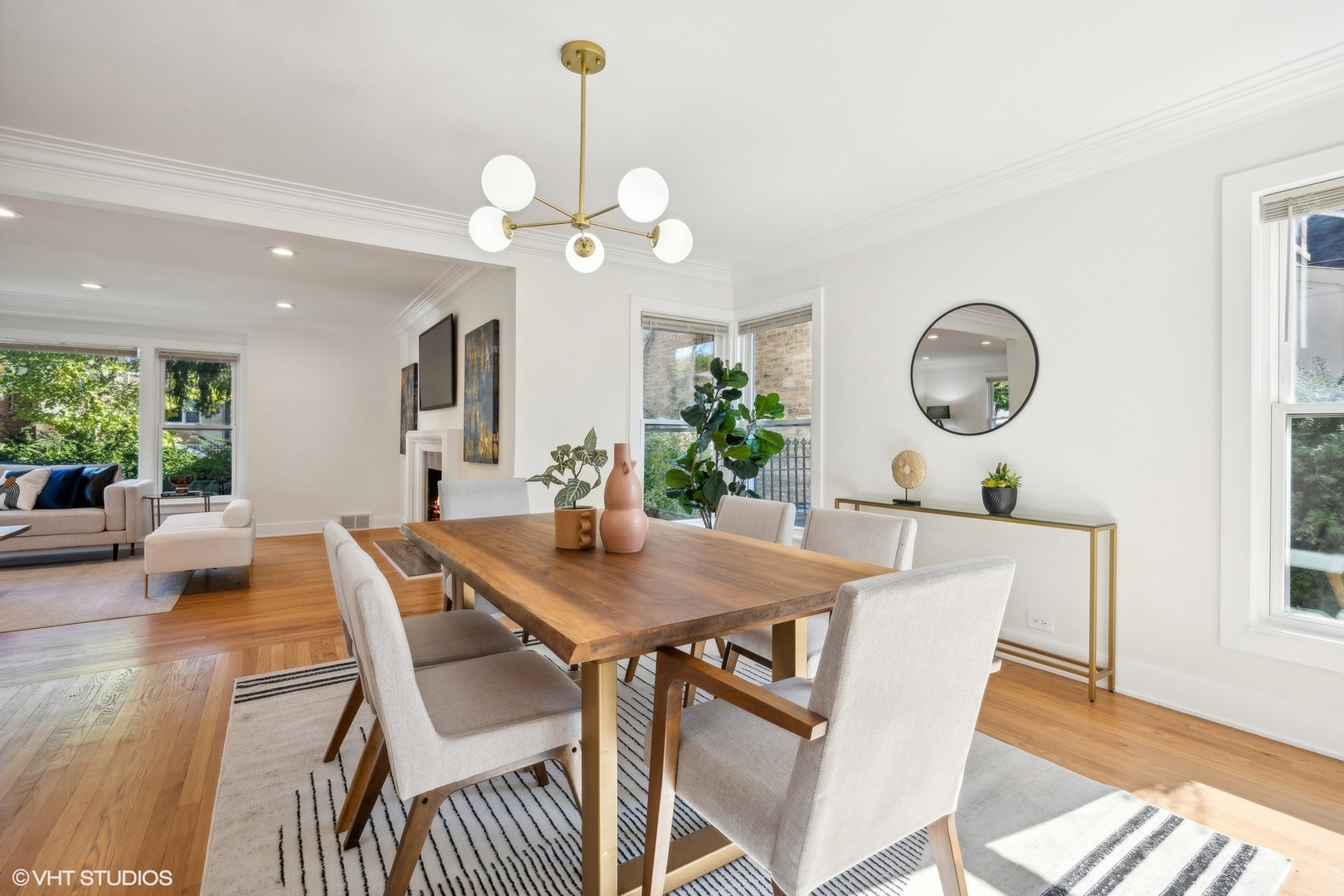 2939 W Ardmore Avenue