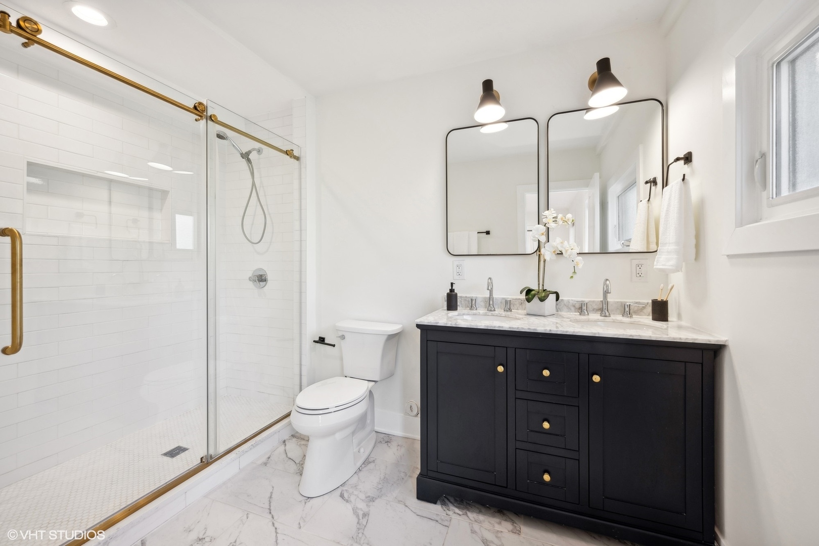 2939 W Ardmore Avenue