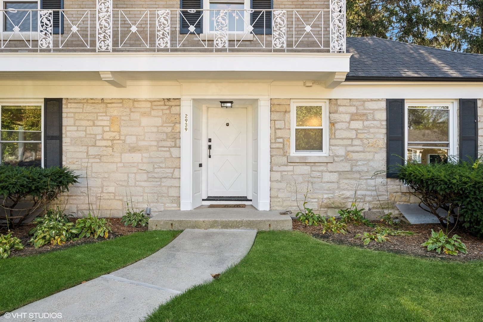 2939 W Ardmore Avenue